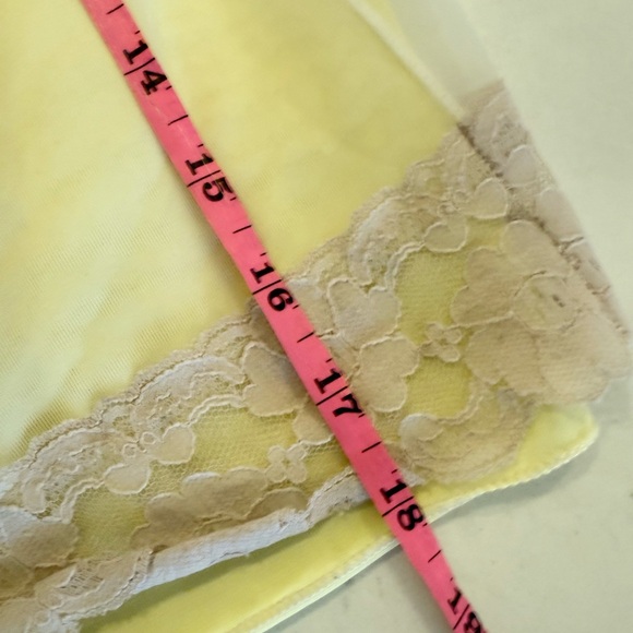Vintage lace two layer yellow mini slip skirt fits small - Picture 5 of 6